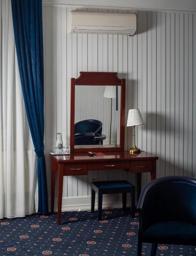 Hotel Aristocrat Chernivtsi Εξωτερικό φωτογραφία
