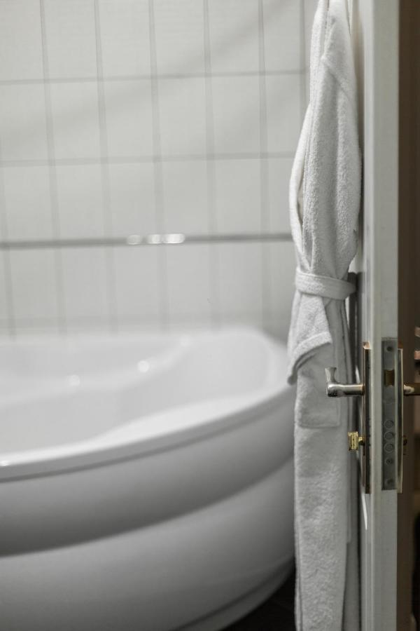 Hotel Aristocrat Chernivtsi Εξωτερικό φωτογραφία