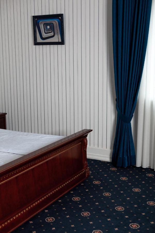 Hotel Aristocrat Chernivtsi Εξωτερικό φωτογραφία