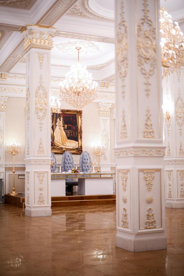 Hotel Aristocrat Chernivtsi Εξωτερικό φωτογραφία