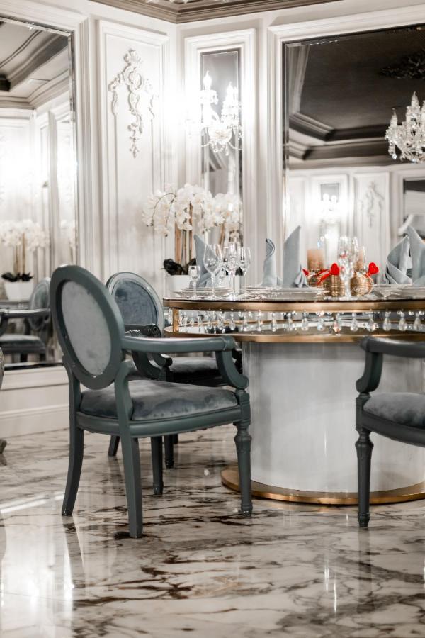 Hotel Aristocrat Chernivtsi Εξωτερικό φωτογραφία