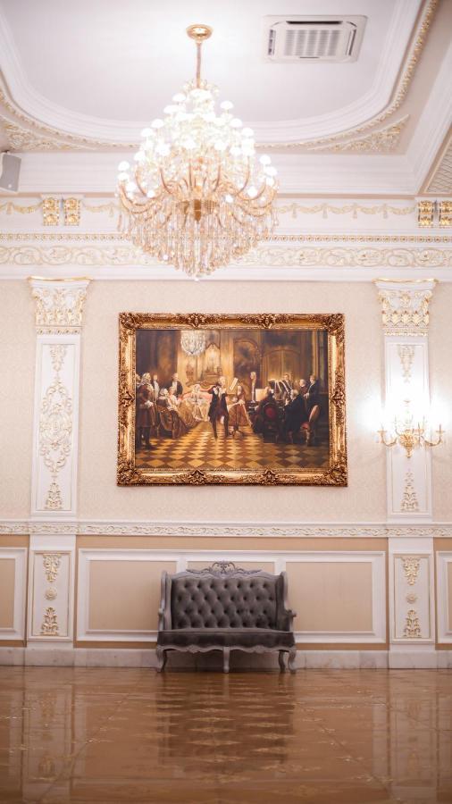Hotel Aristocrat Chernivtsi Εξωτερικό φωτογραφία