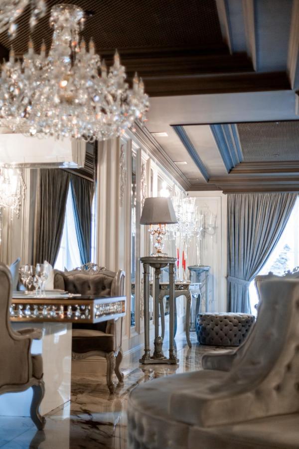 Hotel Aristocrat Chernivtsi Εξωτερικό φωτογραφία