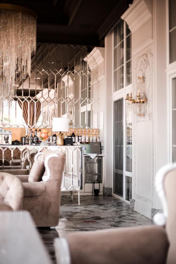Hotel Aristocrat Chernivtsi Εξωτερικό φωτογραφία