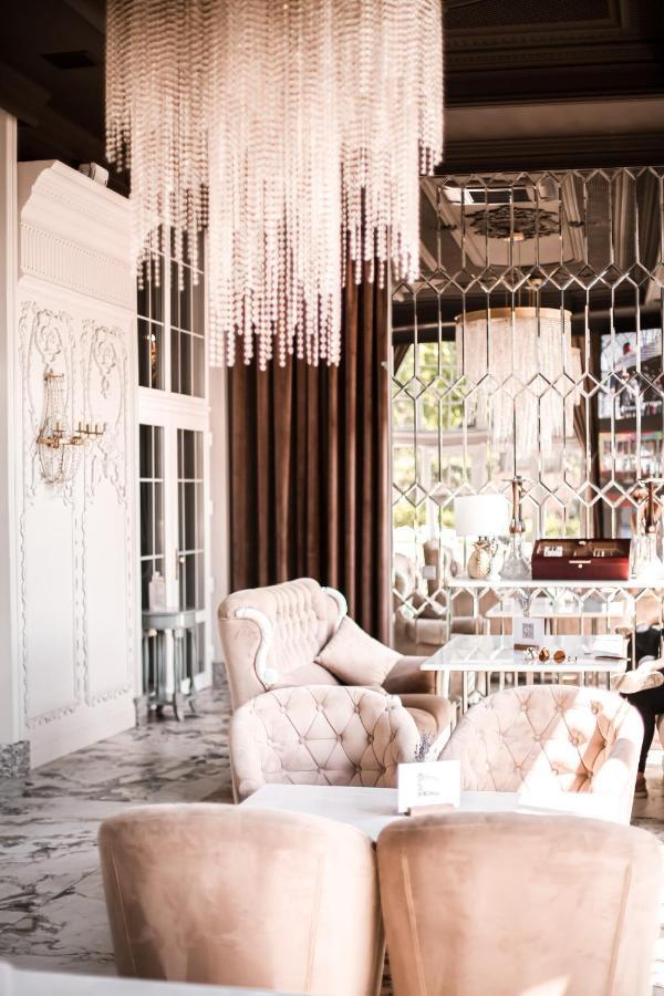 Hotel Aristocrat Chernivtsi Εξωτερικό φωτογραφία