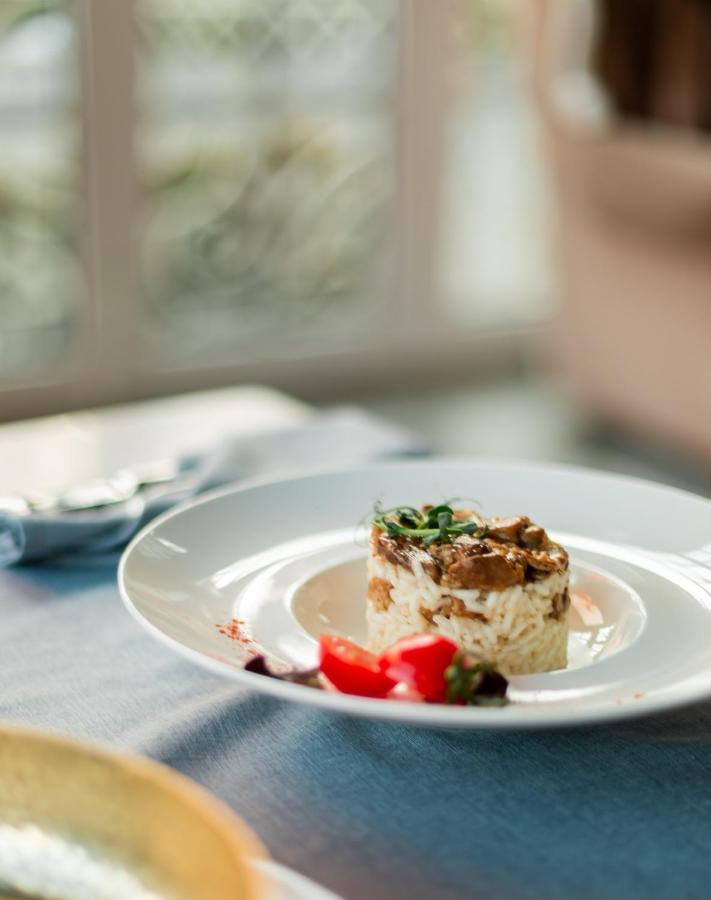 Hotel Aristocrat Chernivtsi Εξωτερικό φωτογραφία